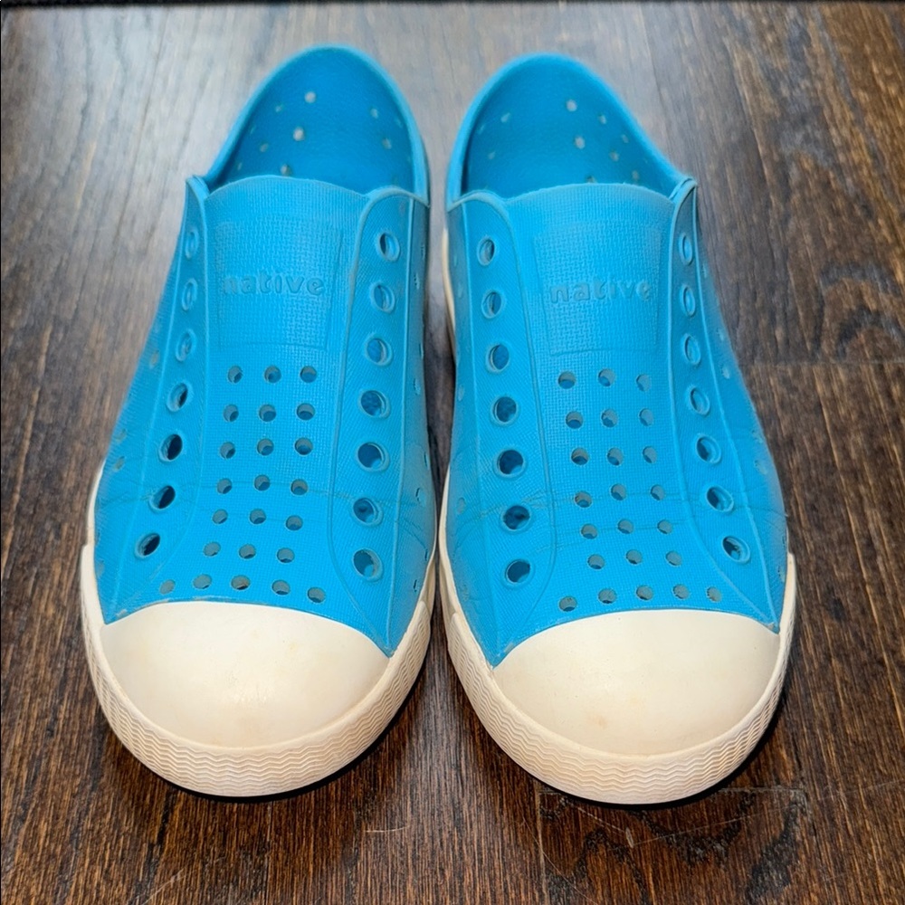 Native kids Shoes Blue size C 12